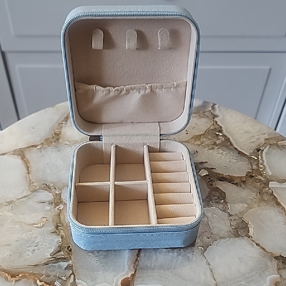 Elegant Blue Jewelry Organizer